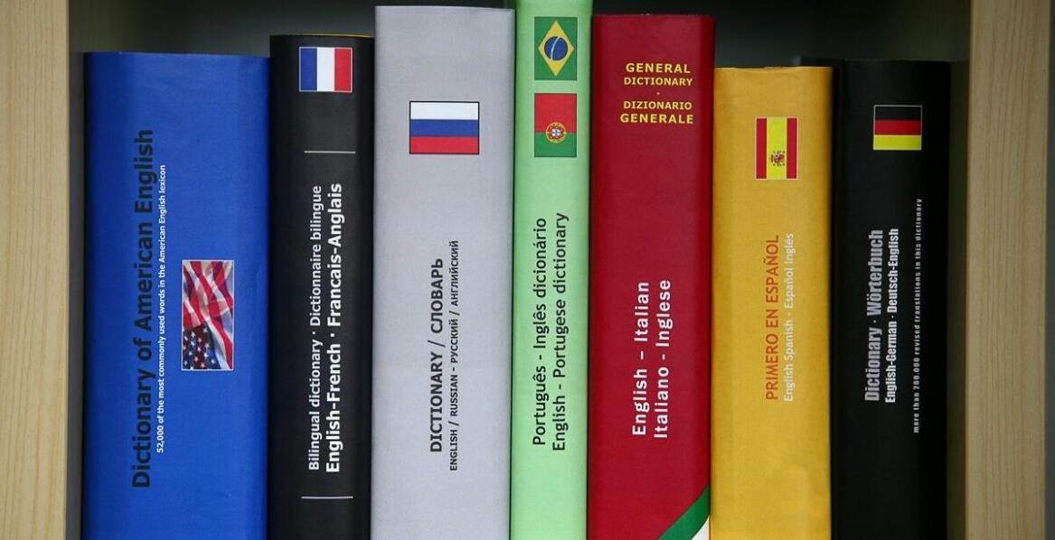 Słowniki dwujęzyczne jako wsparcie w nauce hiszpańskiego