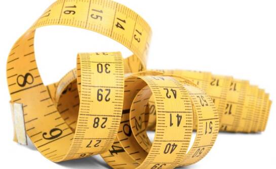 Wskazówki dotyczące mierzenia długości rękawów w bluzach