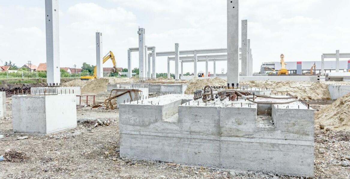 Porównanie kosztów budowy fundamentów z bloczków betonowych i alternatywnych rozwiązań