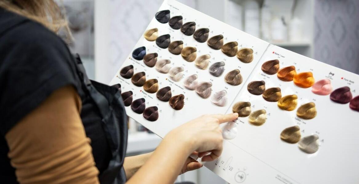 Jakie są najnowsze techniki w permanentnej koloryzacji włosów?