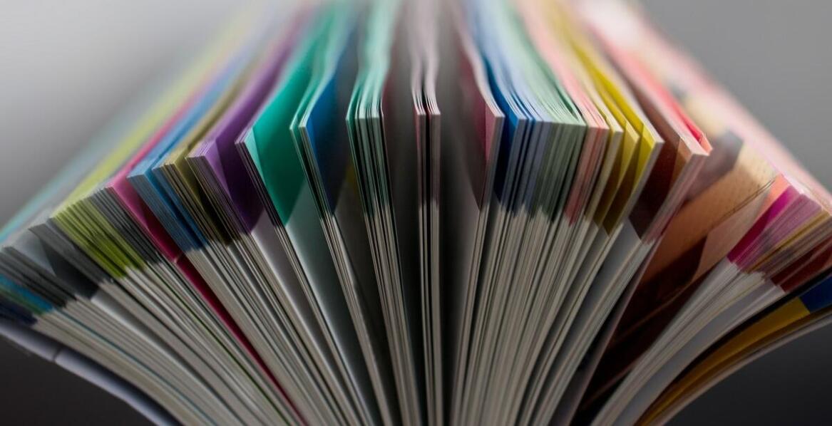 Wizytówki premium – jak wybrać odpowiednie materiały i wykończenia?