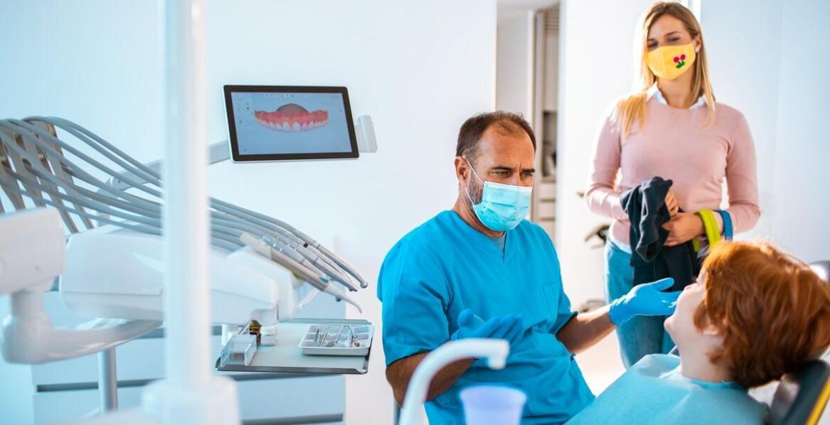 Rekonstrukcja jamy ustnej po nowotworach: jak protetyka może pomóc?