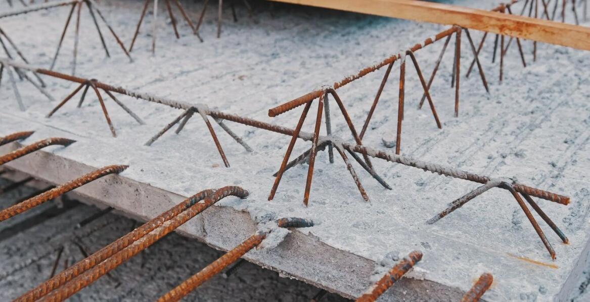 Superplastyfikatory a redukcja zużycia cementu w produkcji betonu