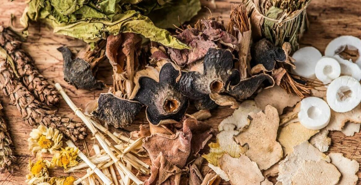 Jak borowik suszony wzbogaca smak zup i sosów?