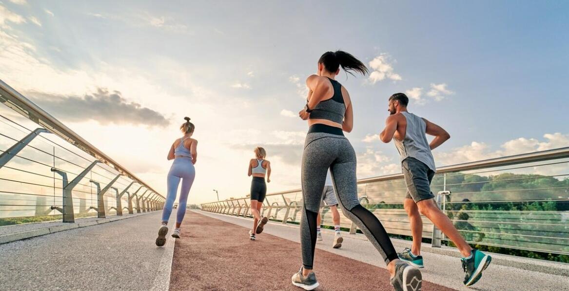 Jakie są kluczowe badania kardiologiczne dla osób planujących start w maratonie?