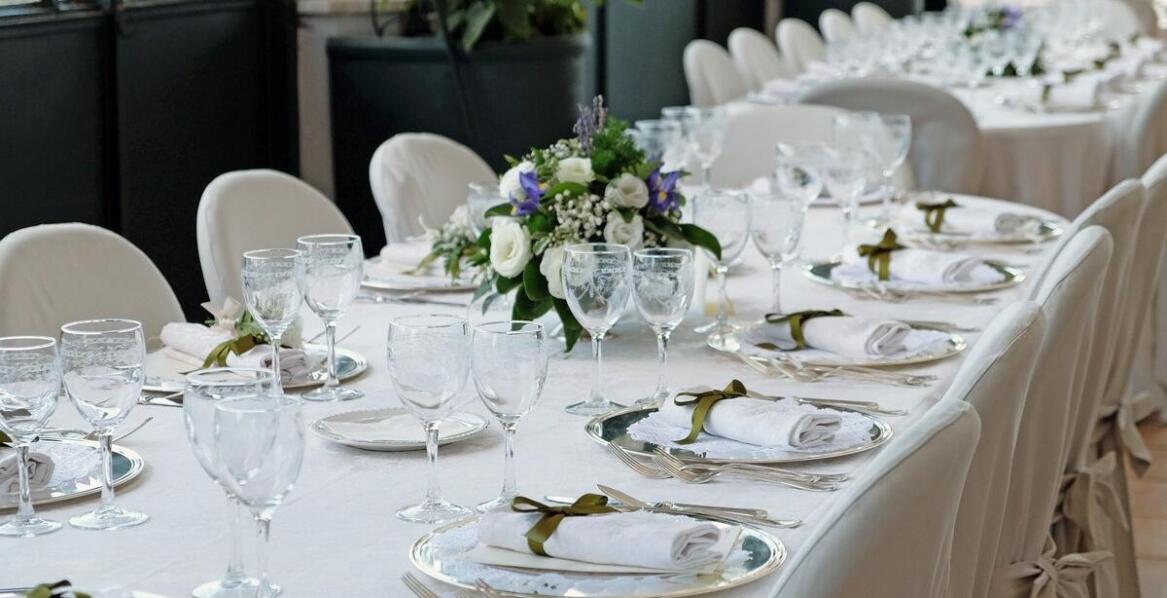 Organizacja przyjęć rodzinnych w hotelu – jak zaplanować idealny dzień?