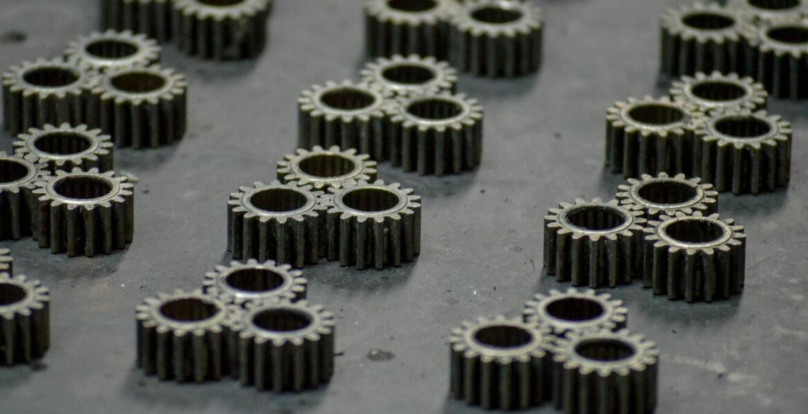 Przegląd zastosowań druku na metalu w produkcji narzędzi warsztatowych