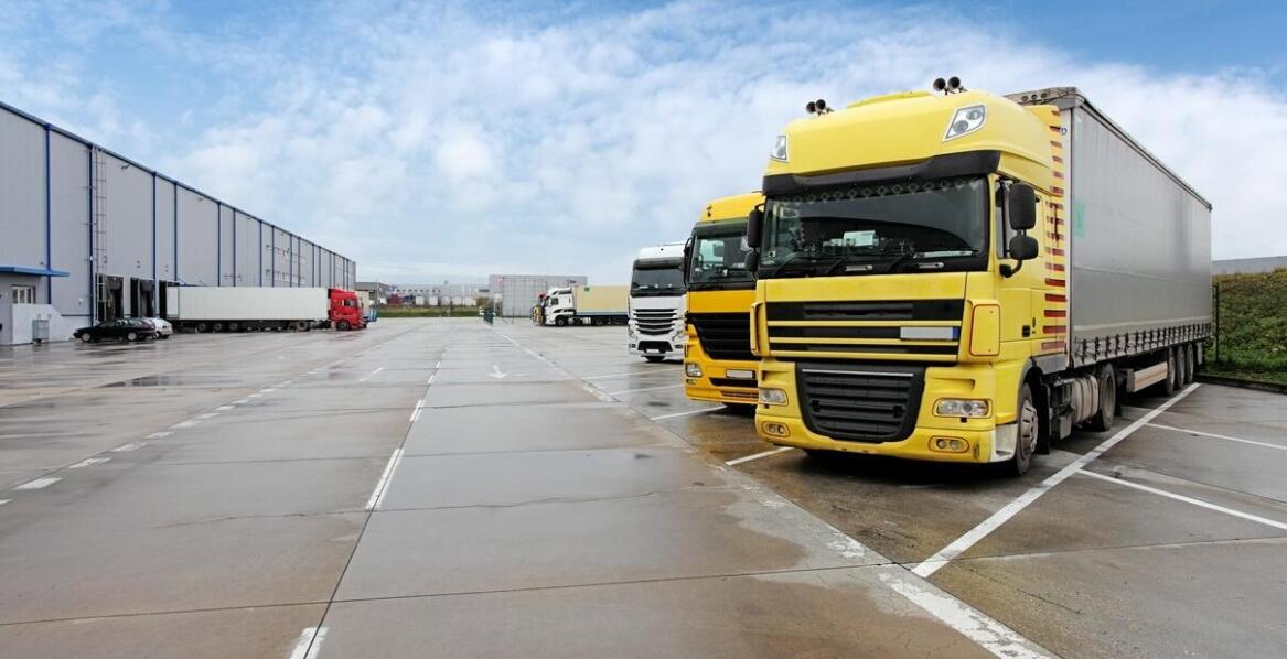 Jakie udogodnienia oferuje parking dla podróżujących służbowo?