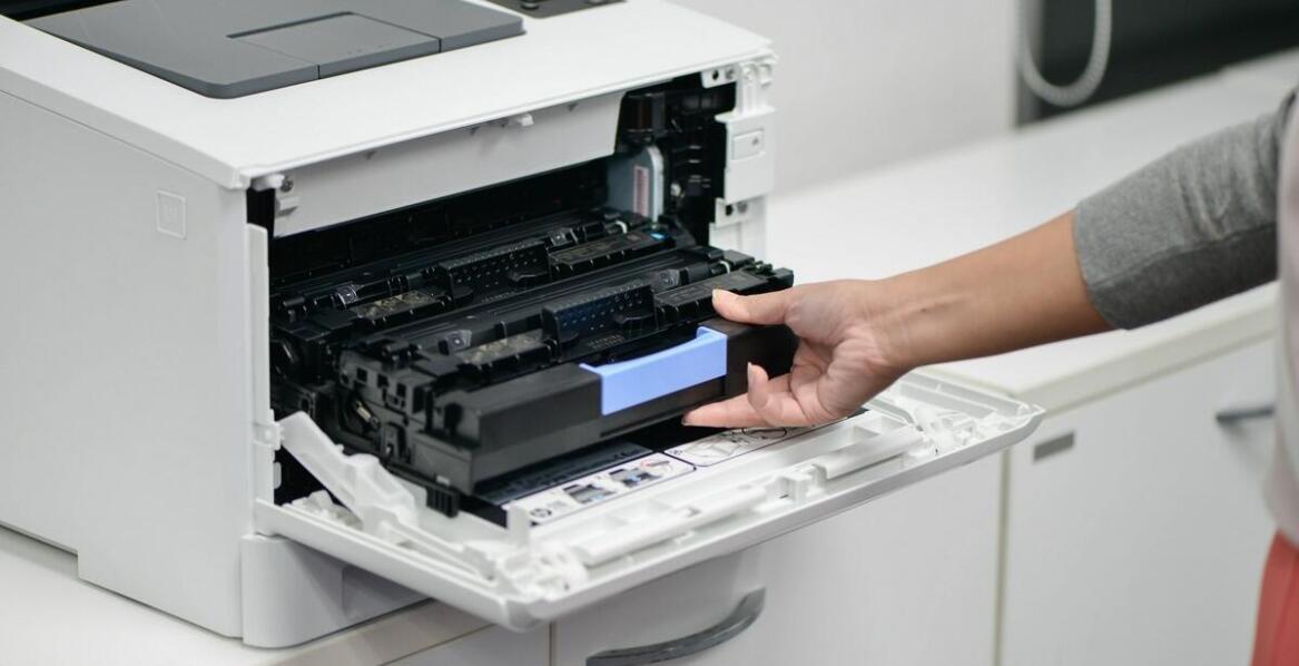 Jakie funkcje bezpieczeństwa oferuje Canon lbp223dw?