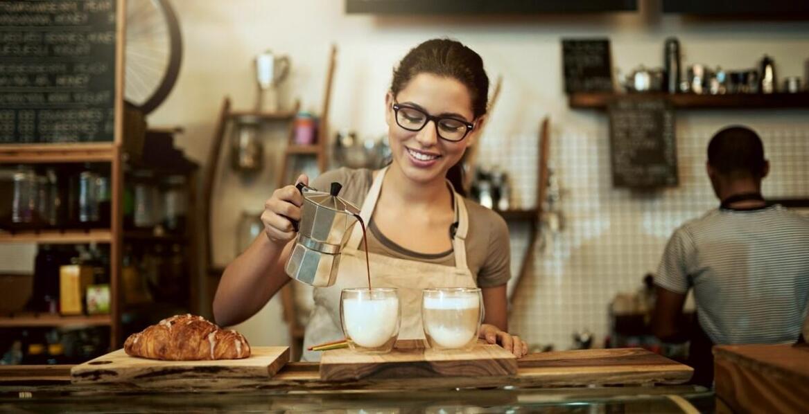 Jak serwisowanie ekspresów do kawy wpływa na satysfakcję klientów w gastronomii?