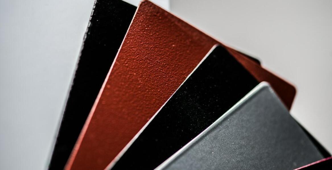 Wpływ rodzaju blachy na trwałość konstrukcji garażu blaszanego