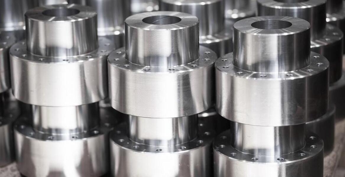 Jakie są korzyści z używania stali nierdzewnej w konstrukcjach maszynowych?