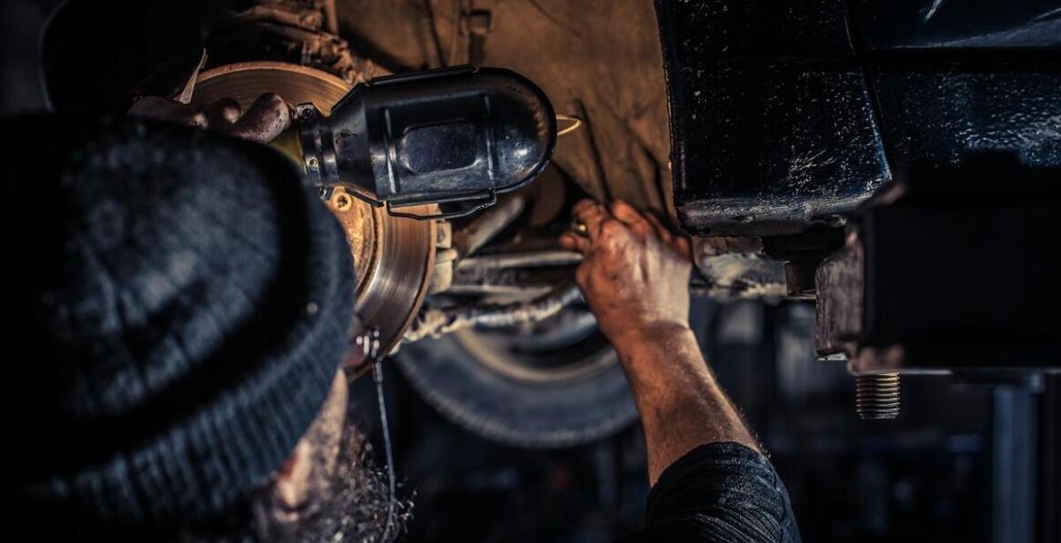 Kluczowe elementy serwisu mostów i osi zawieszenia w truckach