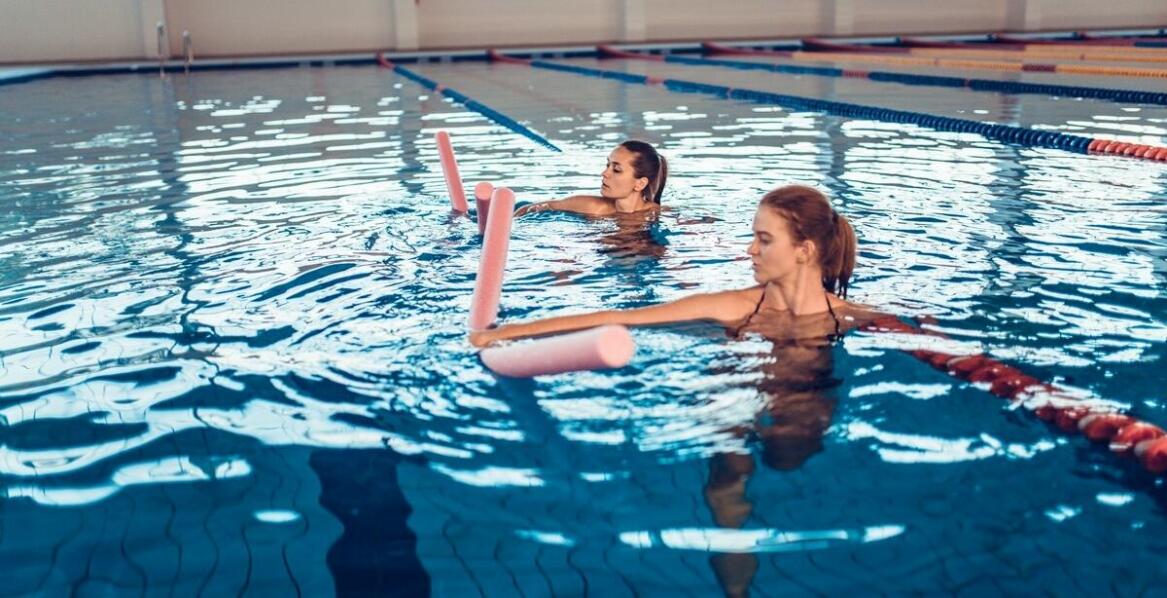 Nauka pływania dla dorosłych – jak wybrać odpowiedni kurs?