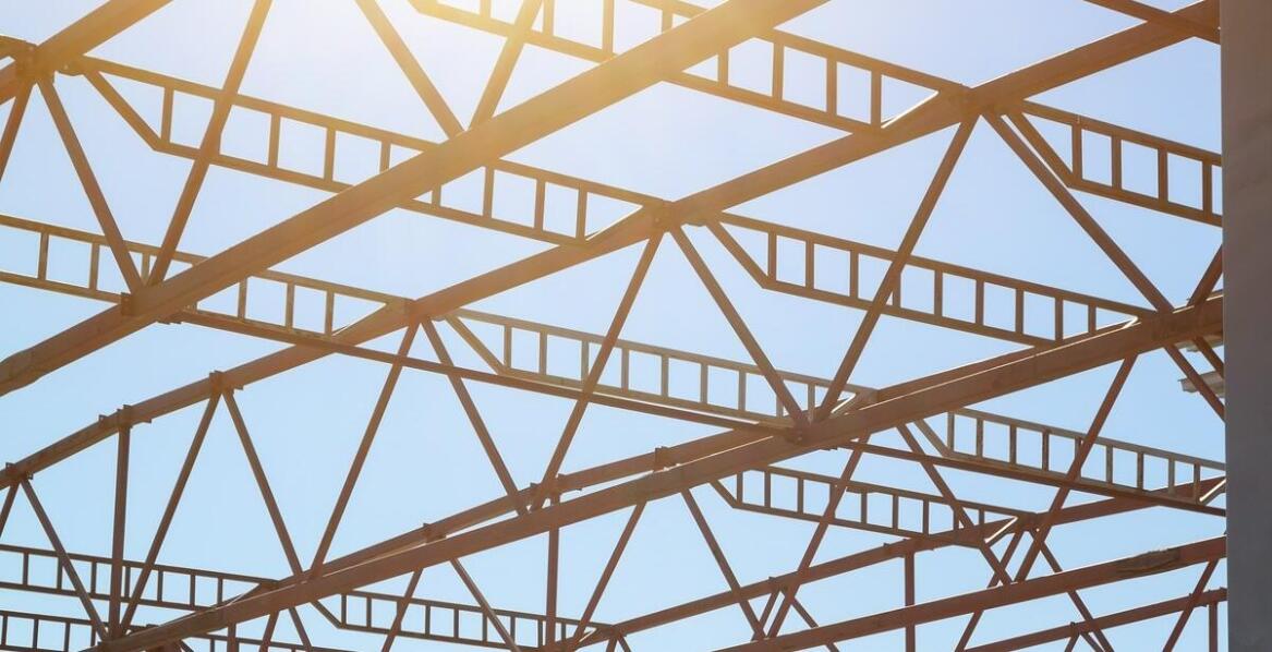 Jakie są główne cechy prefabrykowanych stropów betonowych?