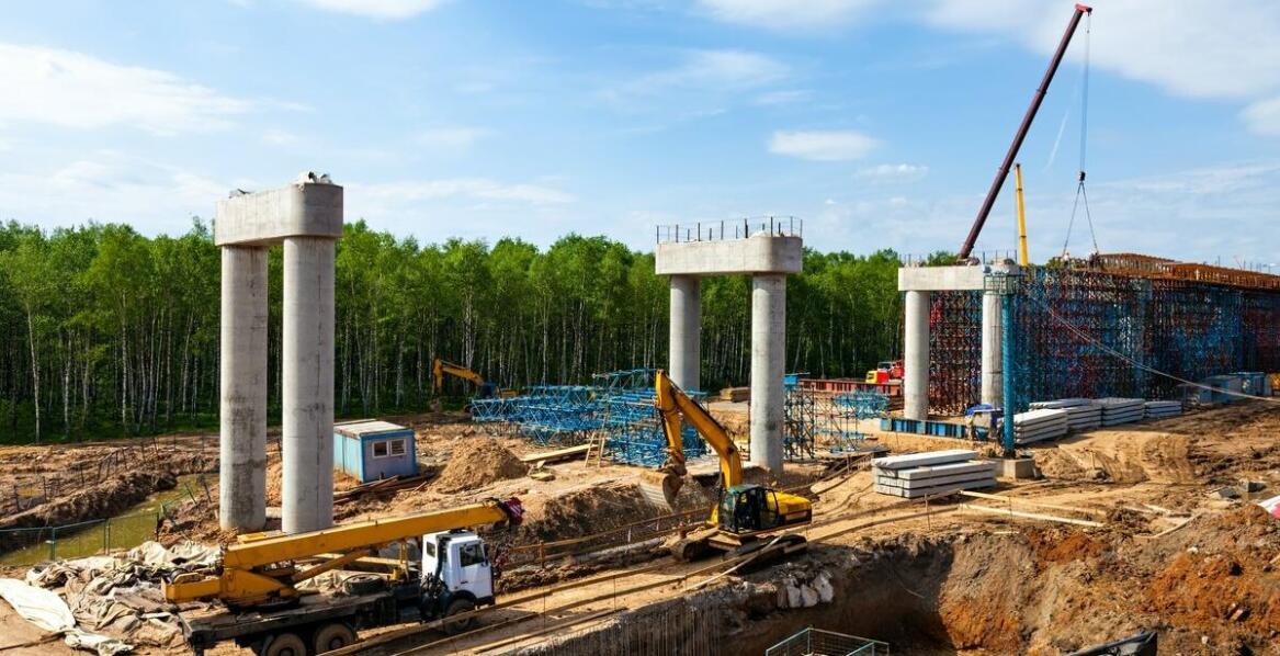 Jak dostosowanie pojemności pojemników może zoptymalizować proces budowy?