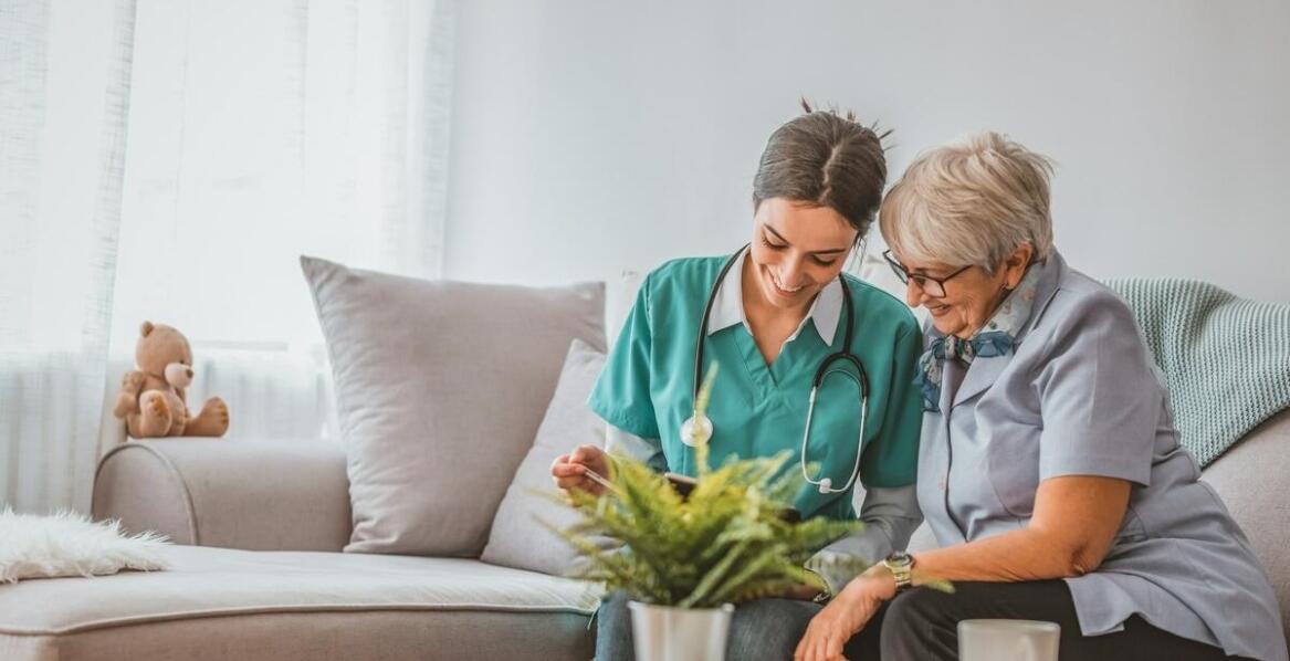 Jakie są najnowsze trendy w opiece nad osobami starszymi?