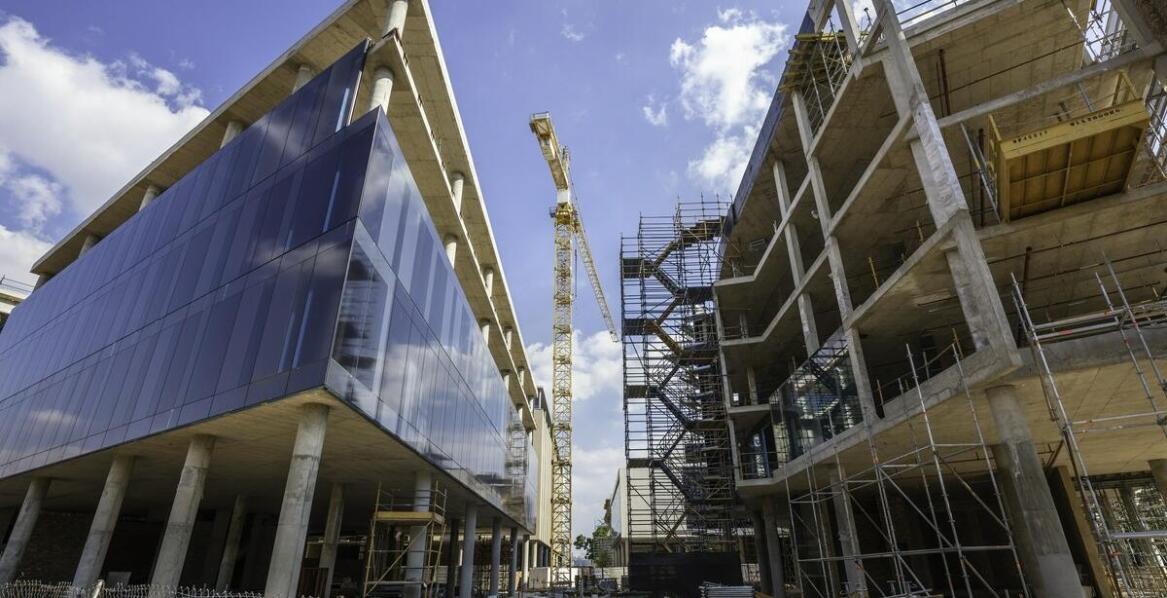 Ogrodzenia budowlane a przepisy prawne – co musisz wiedzieć?