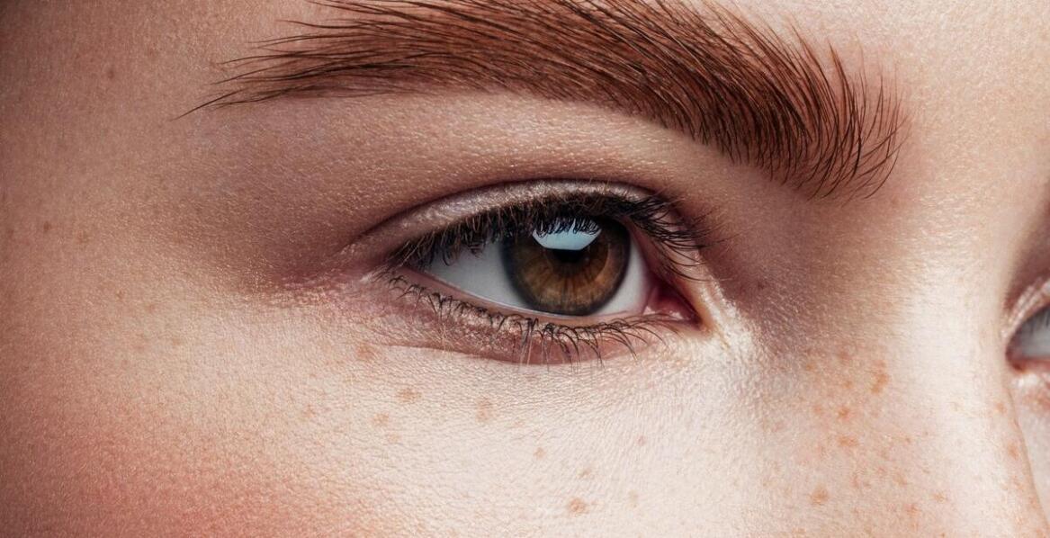 Najczęstsze mity na temat laminacji brwi – co jest faktem, a co fikcją?