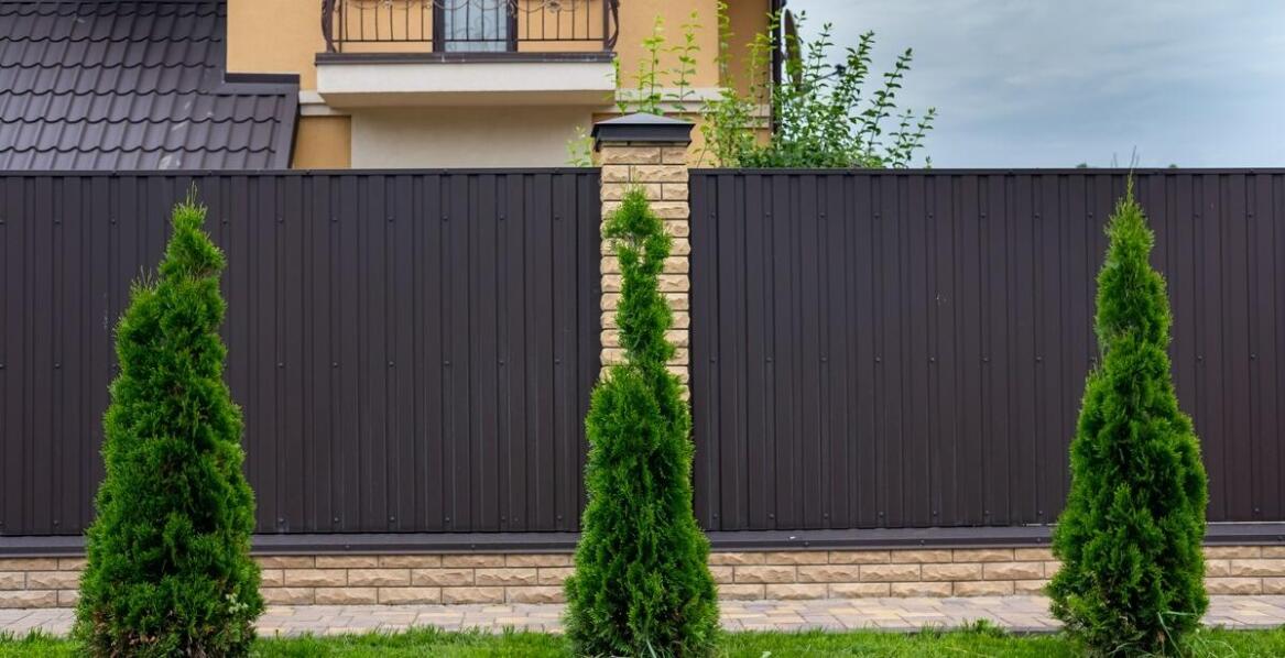 Estetyka i funkcjonalność: zalety nowoczesnych ogrodzeń ogrodowych metalowych