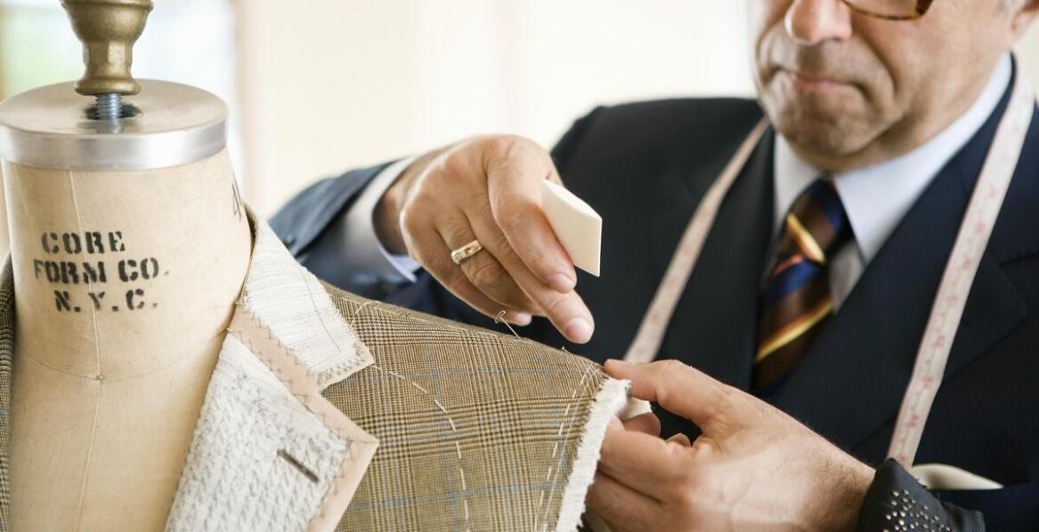 Jak dobrać idealny polski garnitur męski do swojej sylwetki?