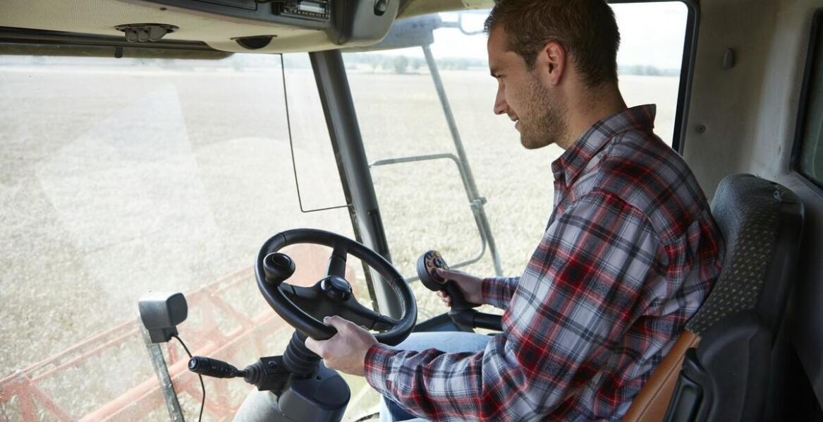 Wpływ automatycznych systemów jazdy na komfort pracy operatorów maszyn