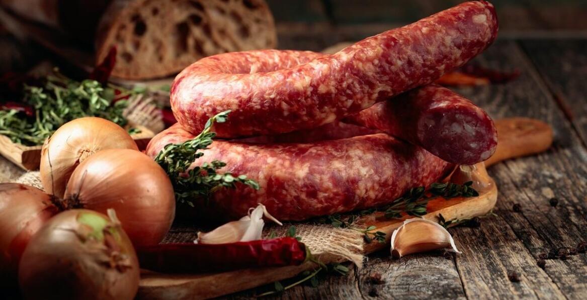 Tradycyjna kuchnia góralska w karczmie pod groniem: kulinarna podróż