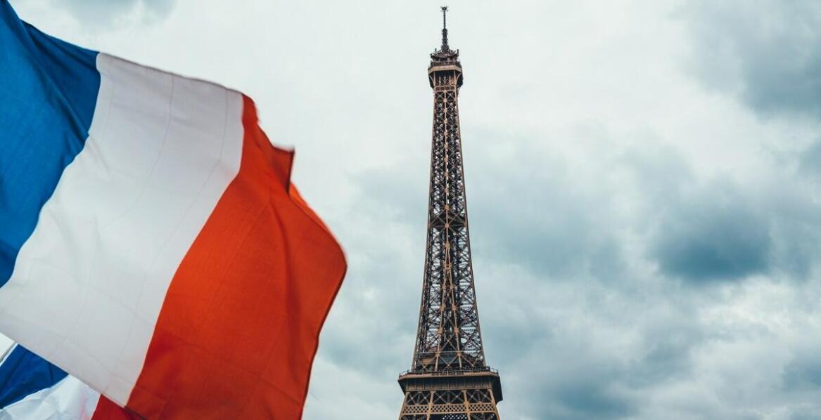 Jakie aspekty brać pod uwagę przy wyborze masztu dla przestrzeni miejskiej?