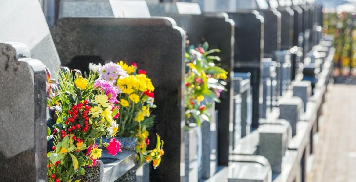 Znaczenie granitu w tworzeniu estetycznych i trwałych grobowców rodzinnych