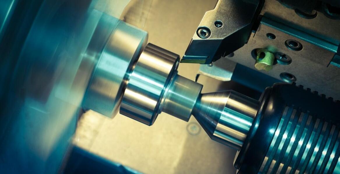 Wpływ technologii CNC na proces gumowania elementów metalowych