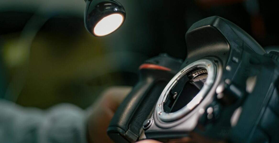 Zastosowanie halogenów ledowych budowlanych w dużych projektach inwestycyjnych