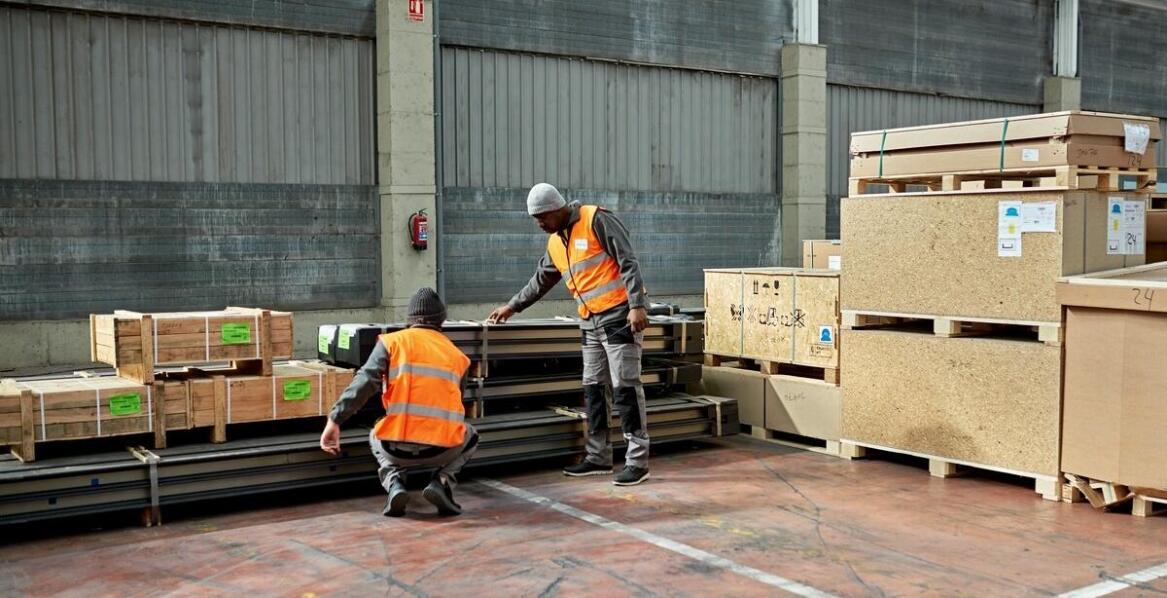 Składanie regałów magazynowych – kluczowe etapy i najlepsze praktyki