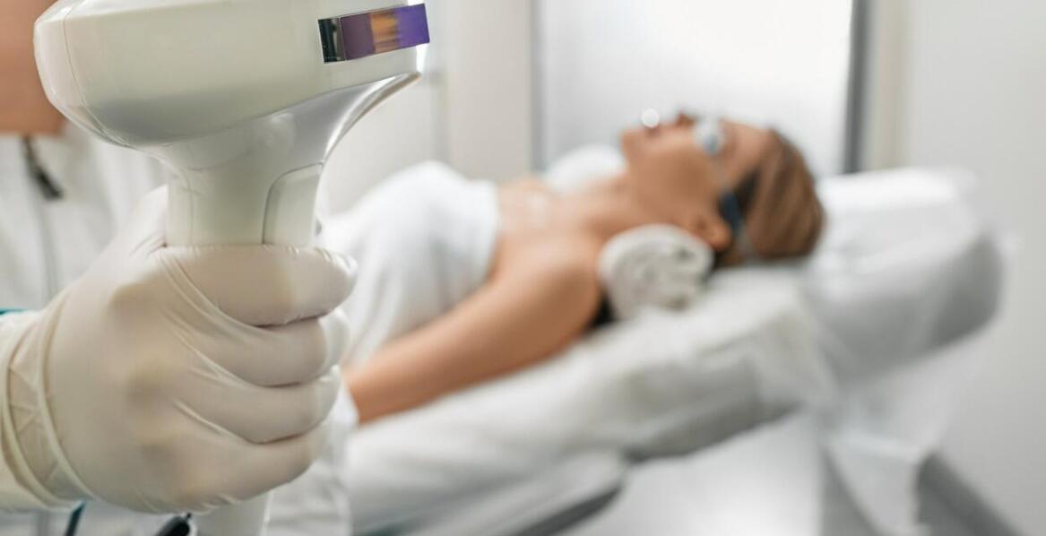 Jak nowoczesna technologia lasera diodowego wpływa na bezpieczeństwo zabiegów?