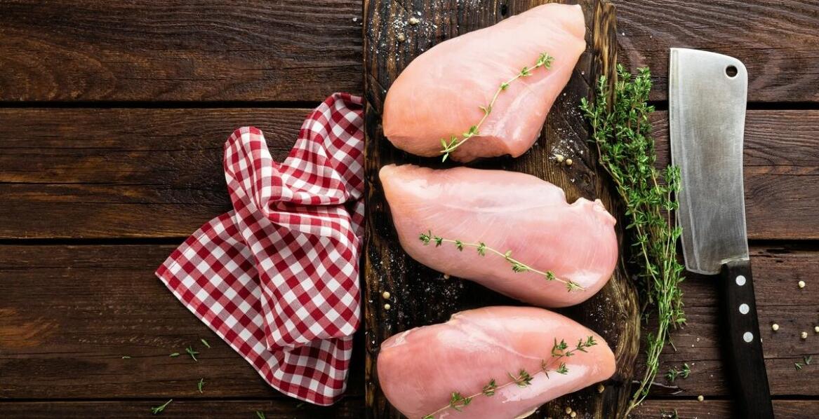 Surowe mięso z indyka jako wsparcie dla naturalnych instynktów żywieniowych zwierząt
