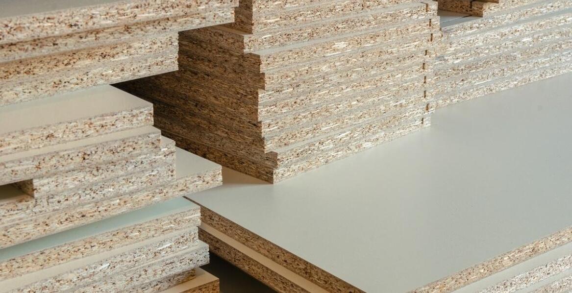 Płyty wiórowe i ich zastosowanie w skomplikowanych projektach