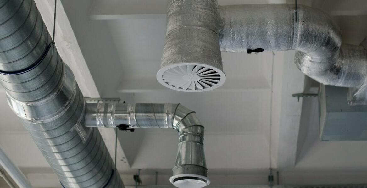 Nowoczesne kratki wentylacyjne – co warto wiedzieć przed zakupem?