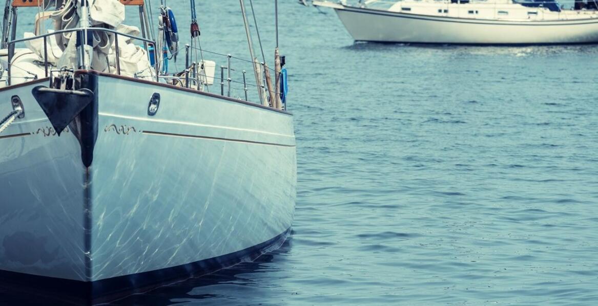 Czarter jachtów z opcją zarządzania: co oferujemy właścicielom jednostek?