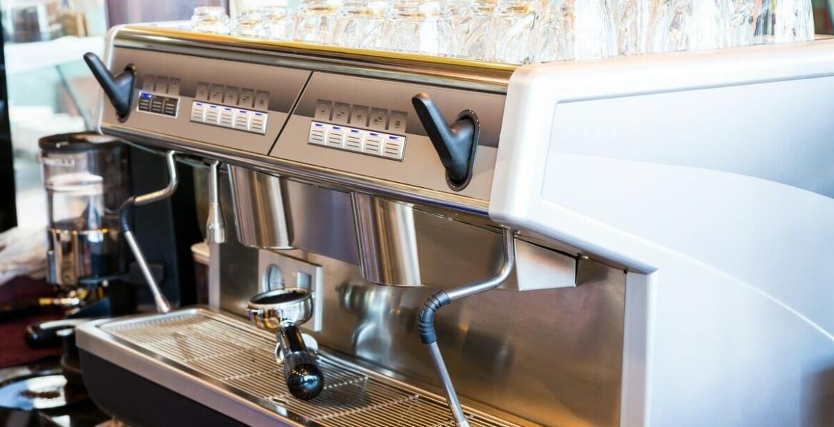 Jakie są najważniejsze funkcje nowoczesnych ekspresów do kawy dla gastronomii?