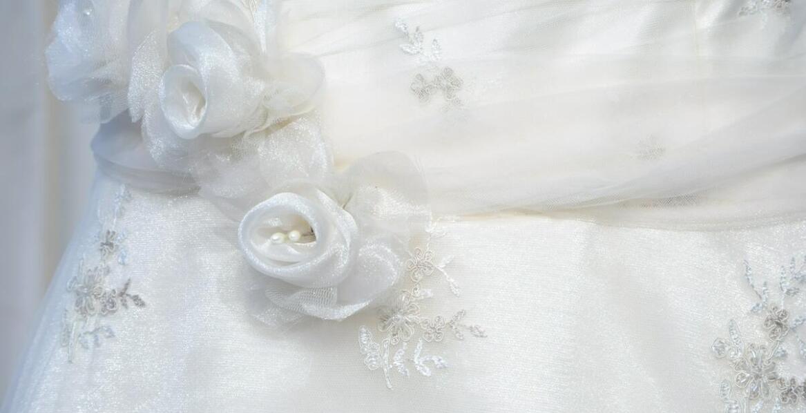 Najnowsze trendy w sukniach ślubnych dostępne w salonie Wiktoria