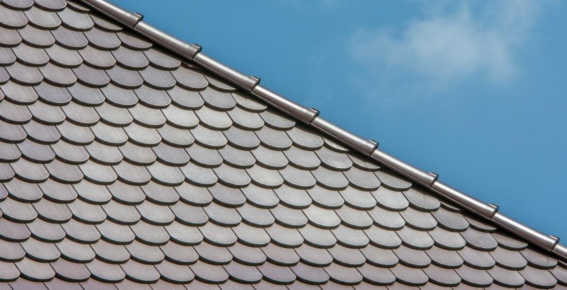 Blachodachówki czy blacha trapezowa T14 – co wybrać dla swojego dachu?