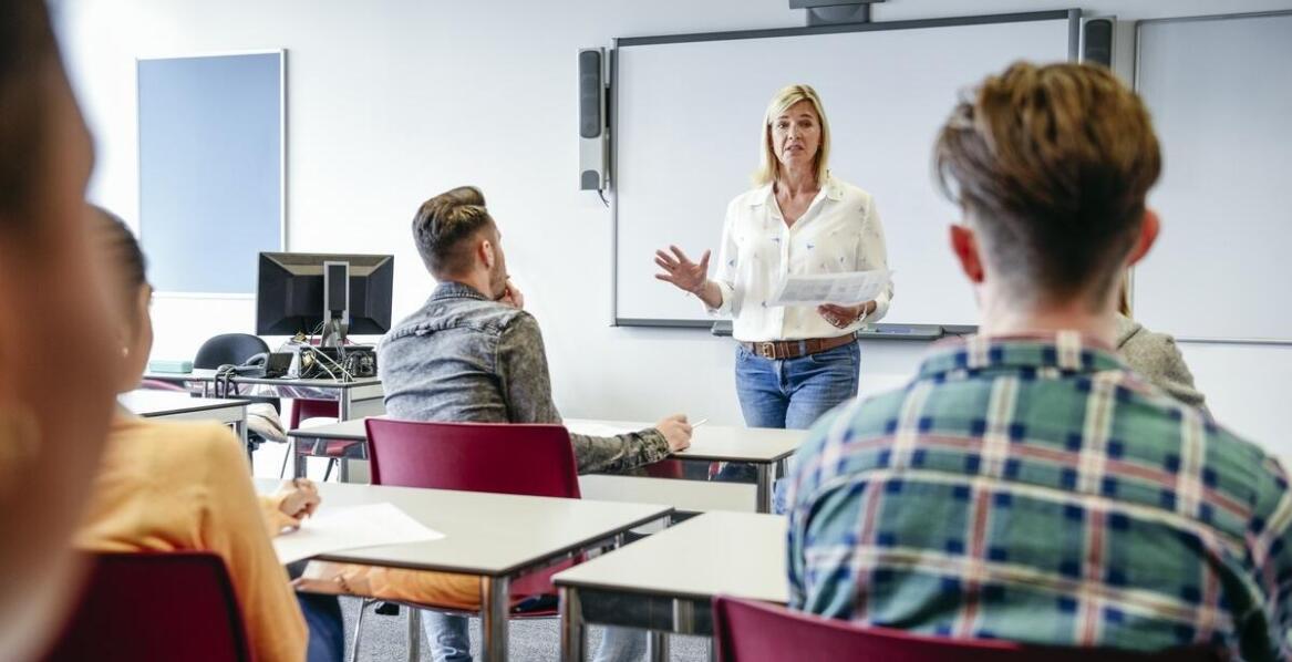 Zastosowanie wyświetlaczy ledowych w edukacji – jak wpływają na nauczanie?