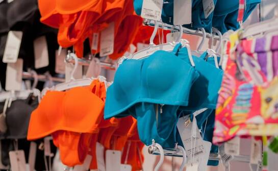 Jak hurtownia odzieżowa wspiera rozwój lokalnych detalistów?