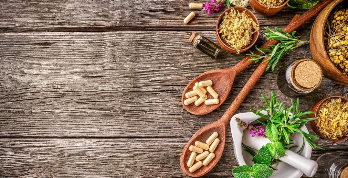 Zioła i leki homeopatyczne – kiedy je stosować i jak działają?