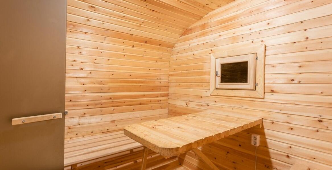 Sauny na zamówienie – co wpływa na ich koszt?