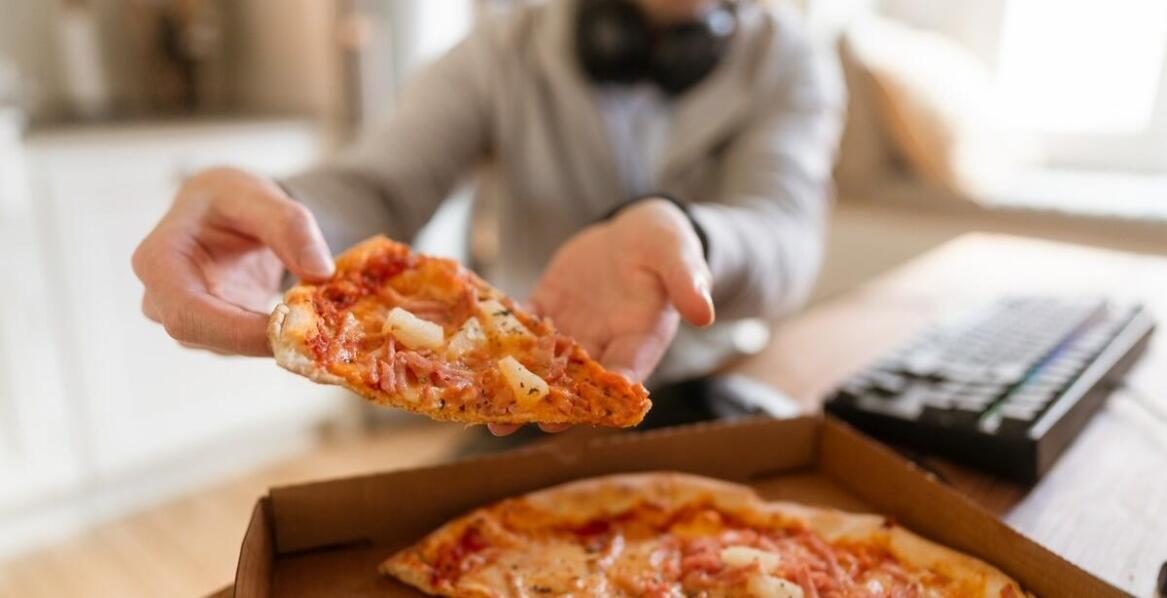 Jakie są najnowsze trendy w świecie pizzy, które inspirują naszą kibol pizzę?