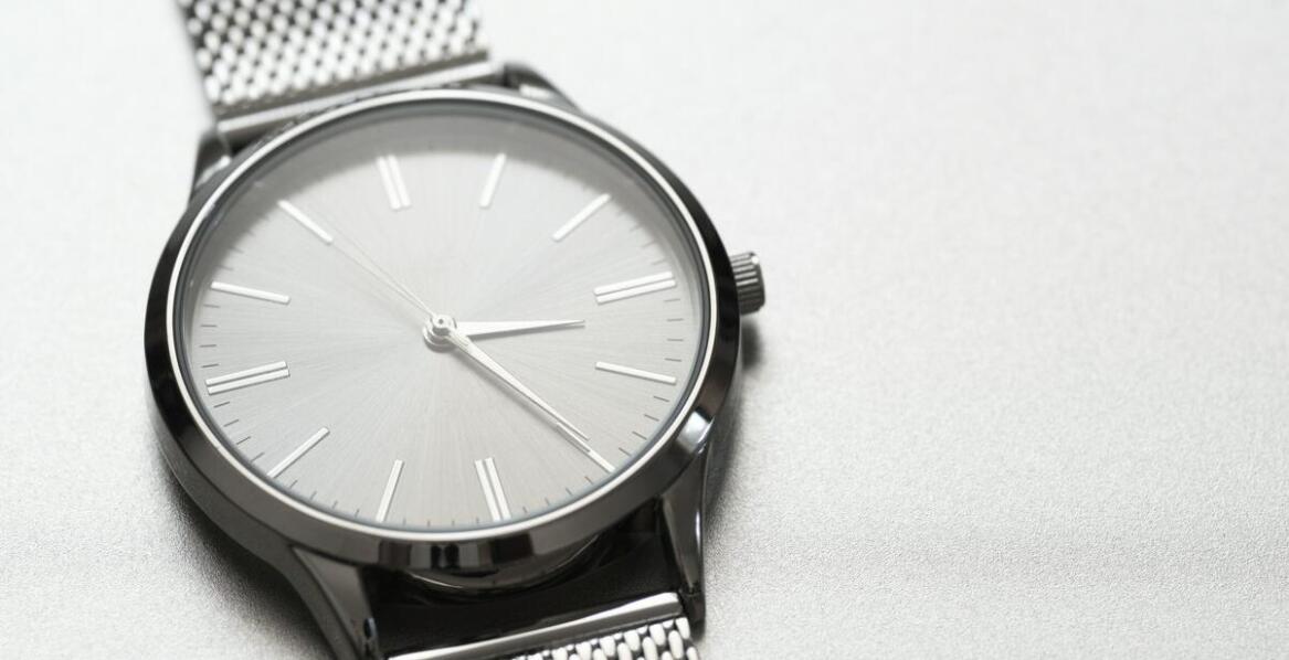 Zegarki eleganckie czy casualowe – co wybrać na co dzień?