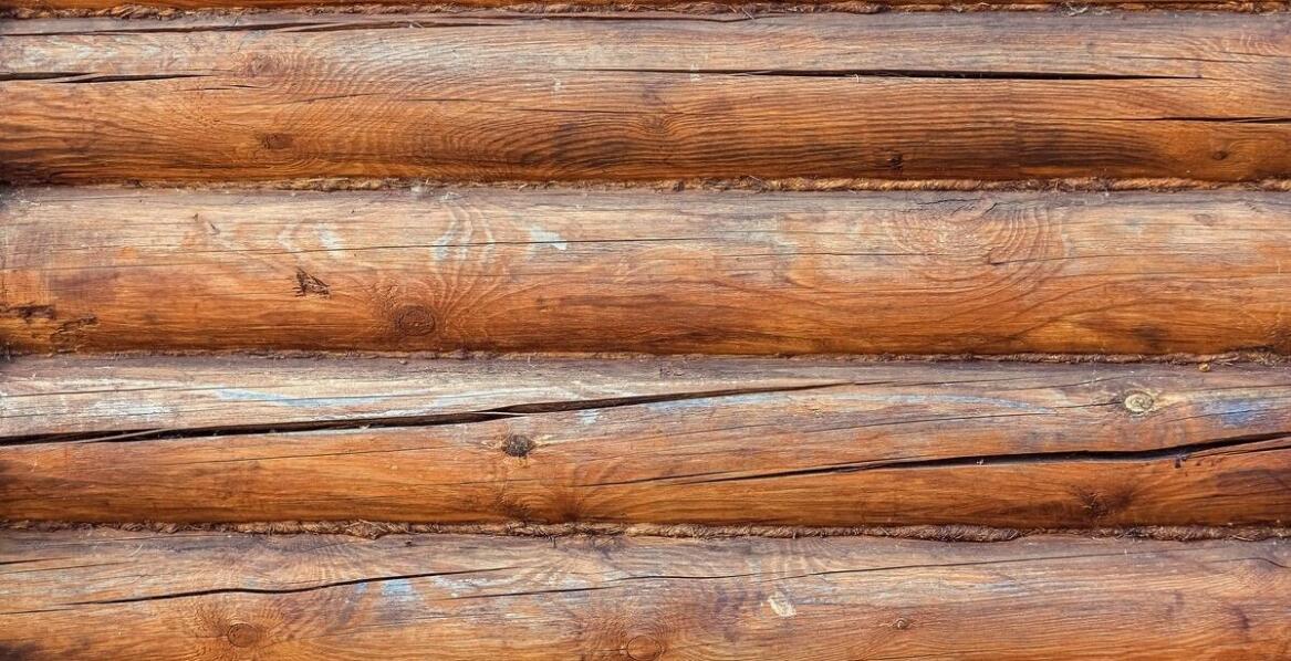 Wybór odpowiednich drewnianych elementów do ogrodu: porady i wskazówki