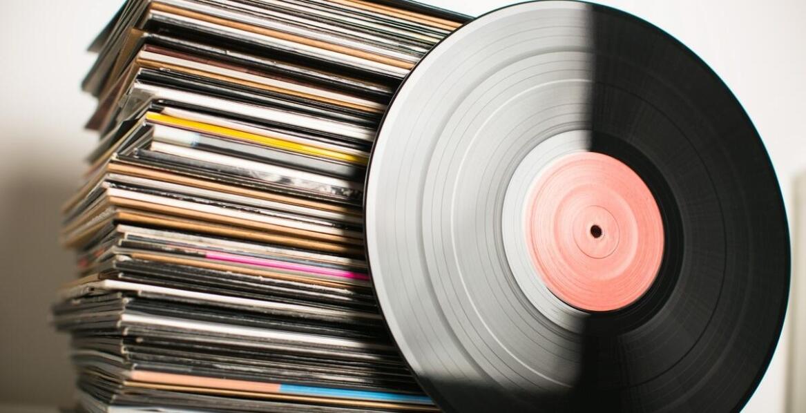 Wpływ jakości nadruku na płyty CD na odbiór treści multimedialnych