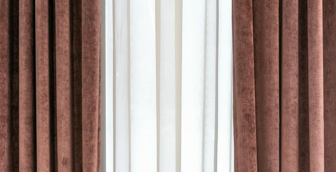 Jakie są korzyści z zastosowania plis okiennych wewnętrznych w domowym biurze?