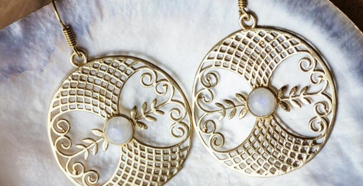 Ręcznie robiona biżuteria inspirowana naturą – sekrety projektowania